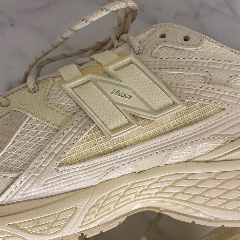 New Balance 1906U Cream Unisex Sneakers. 39.5. New Without Box. - Picture 9 of 13